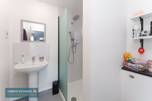 En-suite- click for photo gallery